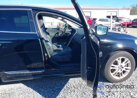2015 Volvo Xc60 T5 Premier Plus z USA, uszkodzony, nr VIN YV426MDC6F2605105